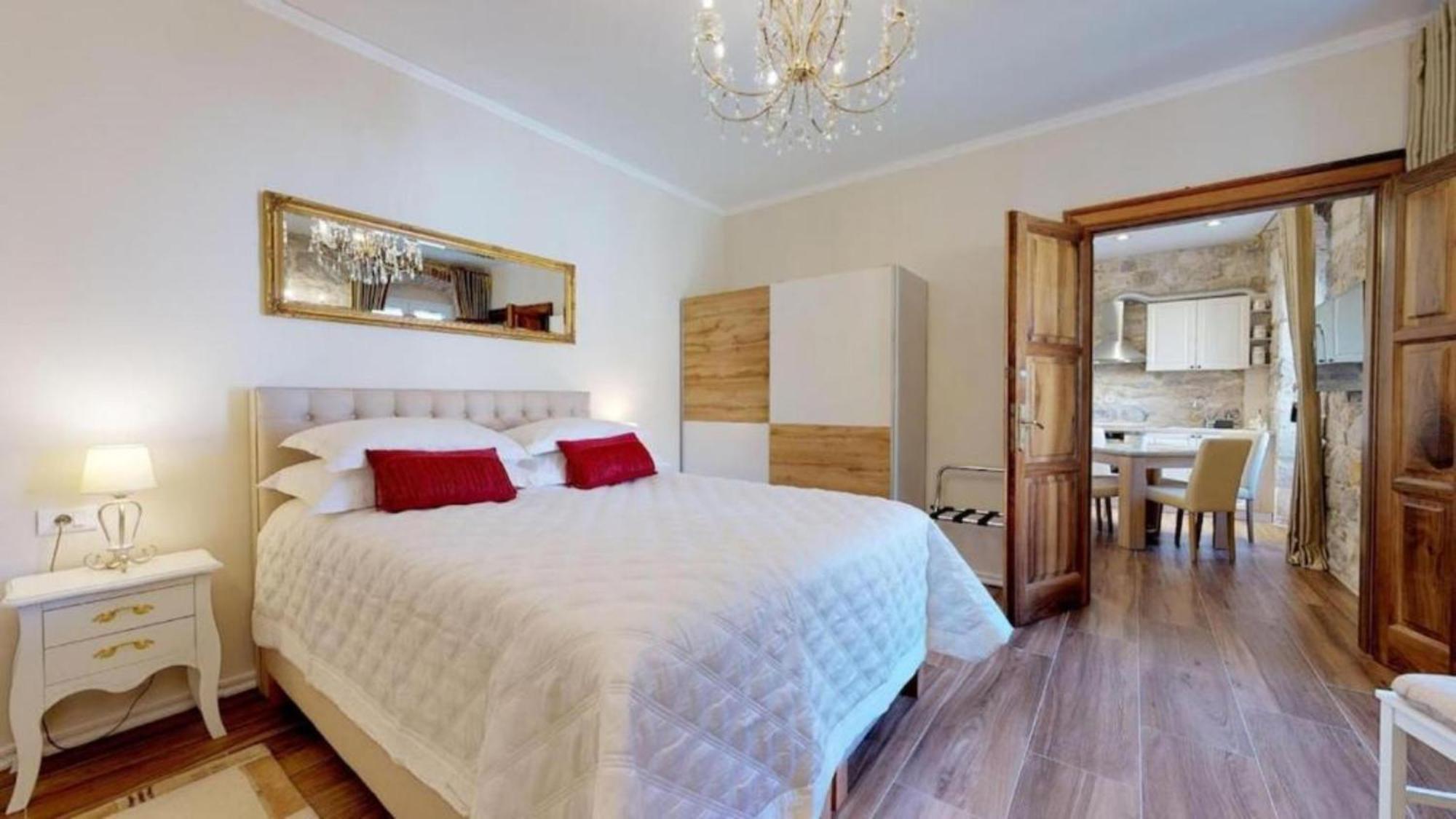 ספליט Chrysanta Apartments מראה חיצוני תמונה
